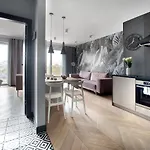P&o Serviced Soho Factory Apartment Warschau