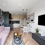 P&o Serviced Soho Factory Apartment Warschau
